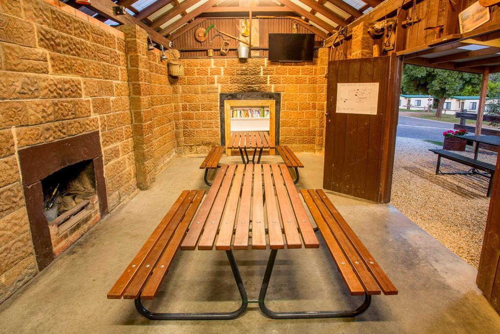 Big4 Castlemaine Gardens Hotel Bagian luar foto