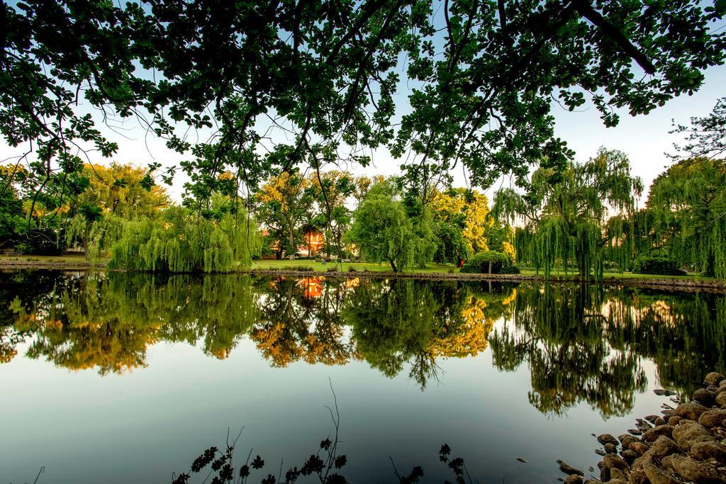 Big4 Castlemaine Gardens Hotel Bagian luar foto